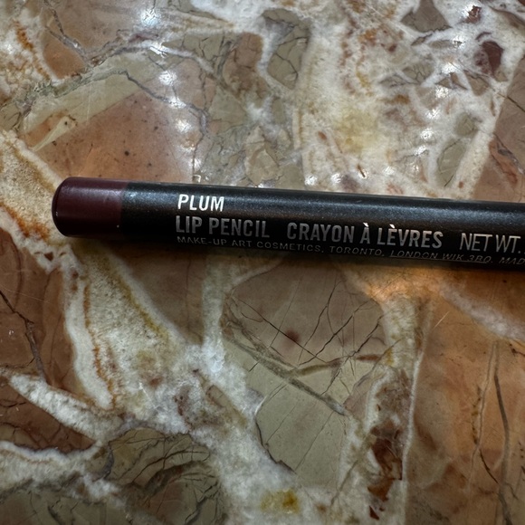 MAC Cosmetics Purple Lip Liner - Picture 2 of 2